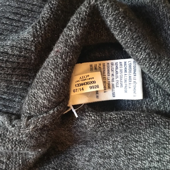 American Eagle 100% Cotton Long Sleeve Pullover Sweater -Released: July 2014 - Picture 9 of 12